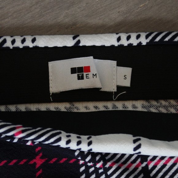 ✨NWOT✨ TEM Plaid Pencil Skirt - Picture 5 of 5
